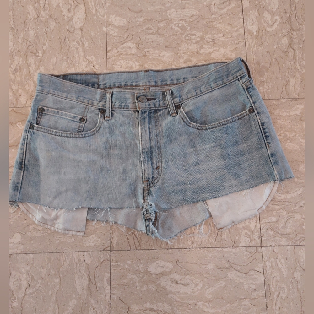 Vintage Levi's super short shorts hot pants. Size 33
